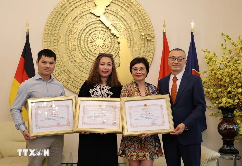 Nhà báo là cầu nối thông tin giữa quê hương và cộng đồng người Việt ở nước ngoài